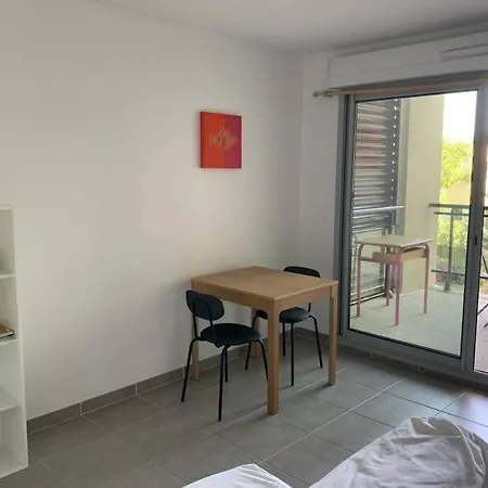 Joli T2 Avec Terrasse Au Calme *